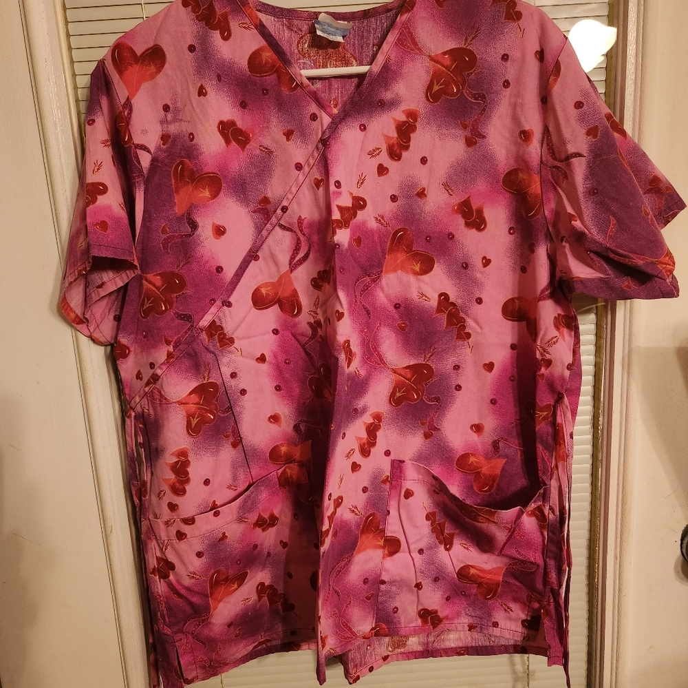 Scrub ELSIE OF MIAMI PINK/ RED SCRUB HEARTS SIZE MEDIUM P2P 23"